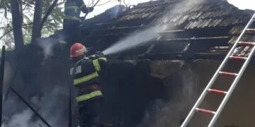 Răzbunare! Femeie plasată sub control judiciar după ce a incendiat anexa fostului iubit!