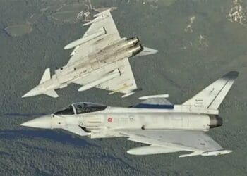 VIDEO. Bubuituri puternice au speriat locuitorii din mai multe județe: geamuri sparte și oameni ieșiți în stradă în miez de noapte. Explicația vine de la Forțele Aeriene