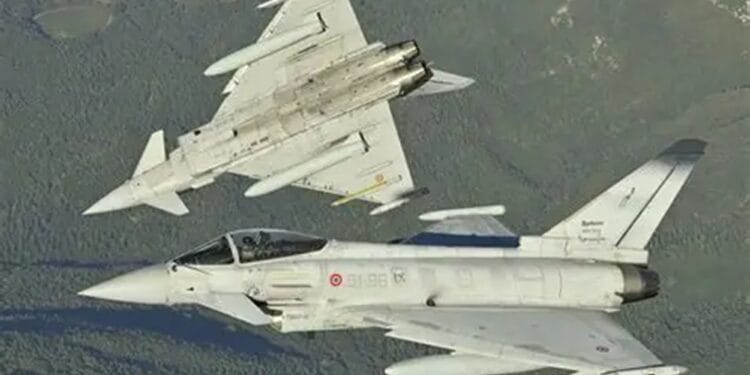 VIDEO. Bubuituri puternice au speriat locuitorii din mai multe județe: geamuri sparte și oameni ieșiți în stradă în miez de noapte. Explicația vine de la Forțele Aeriene