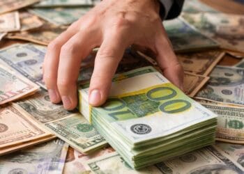 Bani dispăruți dintr-o asociație! Percheziții într-un dosar de delapidare! Zeci de membri păgubiți!