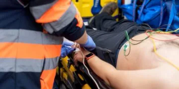 Intervenție contracronometru! Polițiștii au readus la viață un bărbat aflat în stop cardio-respirator