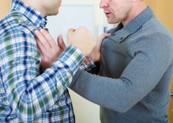 Crimă șocantă! Bărbat ucis de partener după ce i-a cerut să plece din locuință. Agresorul, prins în timp ce încerca să fugă din țară