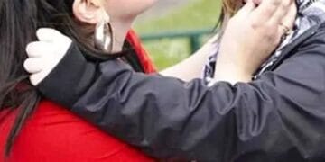 Bătaie între două adolescente! Una dintre ele a folosit spray lacrimogen. Victima, dusă la spital