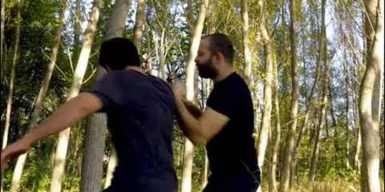 Bătaie violentă pe stradă! Două femei lovite în scandalul dintre doi bărbați!