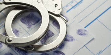 Descinderi în forță în dosare de criminalitate economică! Prejudicii de aproape 12 milioane de lei, zeci de persoane vizate!