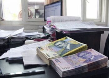 Angajată a unei școli reținută pentru delapidare. Prejudiciu de aproape 100.000 de lei! Percheziții la domiciliul femeii, într-un dosar de delapidare în formă continuată!