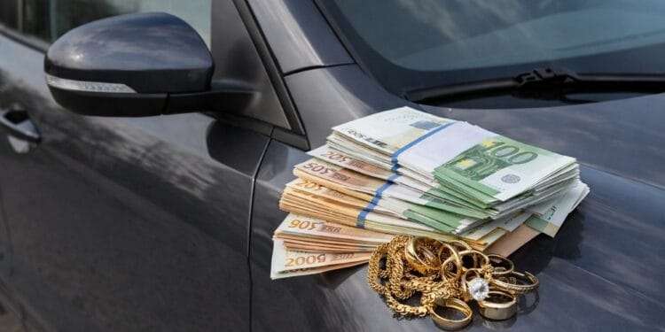 Iubire transformată în jaf! Și-a jefuit iubita și a încercat să fugă din țară cu mașina și banii ei!