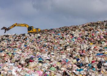 Mega-dosar! 83 de percheziții și un prejudiciu uriaș de 237 de milioane de lei în „afacerea deșeurilor fictive”