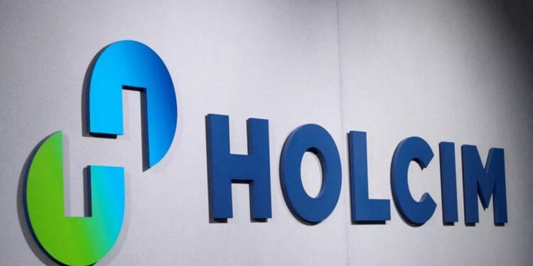 Cel mai mare mural sustenabil din România, realizat pe silozurile fabricii Holcim! Lucrarea purifică aerul ca o pădure!