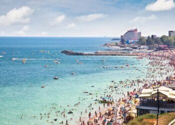 Criză de personal pe litoral înainte de 1 Mai: 10.000 de angajați lipsesc, iar muncitorii străini întârzie