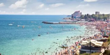 Criză de personal pe litoral înainte de 1 Mai: 10.000 de angajați lipsesc, iar muncitorii străini întârzie