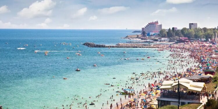 Criză de personal pe litoral înainte de 1 Mai: 10.000 de angajați lipsesc, iar muncitorii străini întârzie