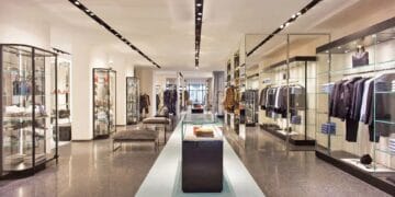 Jaf de 150.000 de euro în 90 de secunde! Patru bărbați au spart un magazin de lux!