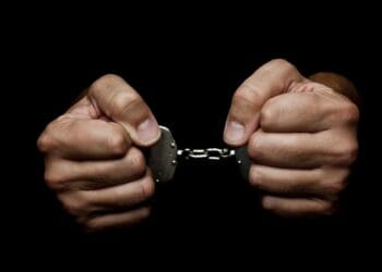 Atac brutal! Bărbat arestat după ce și-a lovit fosta soție cu o rangă în cap!