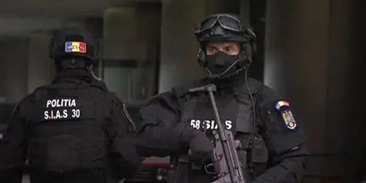 Trei tineri, dintre care doi minori, arestați pentru trafic de minori. O fată de 13 ani ar fi fost exploatată sexual