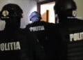 Mascații au greșit adresa! Au intrat într-un apartament unde aveau informații ca s-ar afla traficanți de droguri! Peste ce au dat…