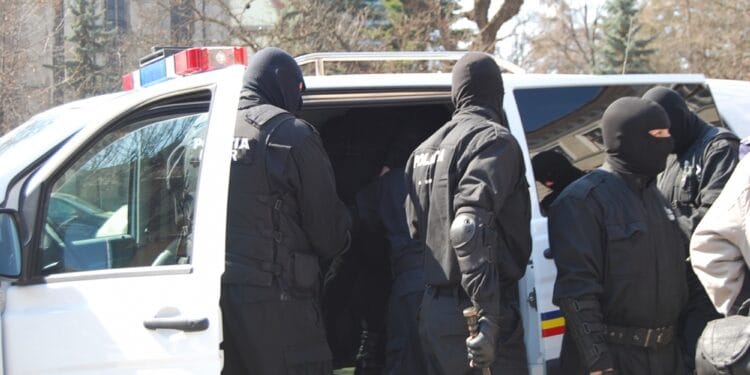 Percheziții DIICOT la un club de noapte! Suspiciuni de trafic de persoane, proxenetism și spălare de bani de aproape 4 milioane de euro!