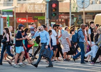 Lista rușinii pentru datornici: românii cu restanțe peste 3.000 de lei ar putea apărea pe site-urile primăriilor