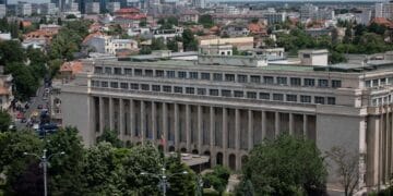 Guvernul declară criză pe piața carburanților: prețuri plafonate și exporturi controlate pentru benzină și motorină