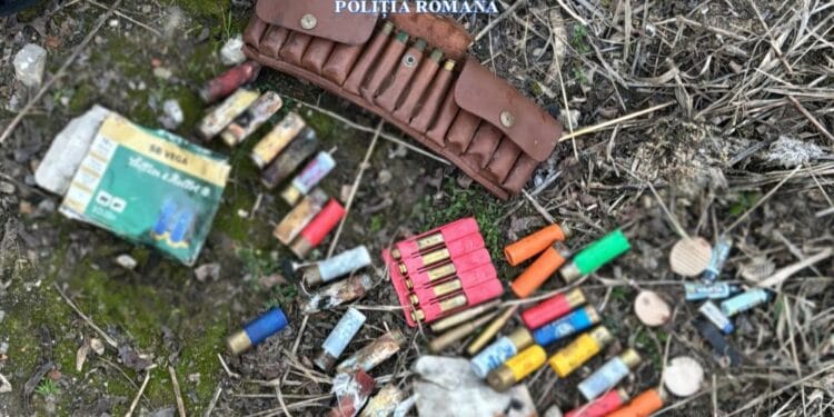 Percheziții pentru armă letală deținută ilegal! Bărbat reținut, muniție ridicată de polițiști