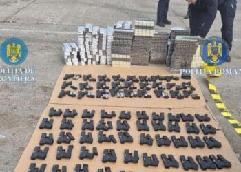 Captură impresionantă! Peste 100 de pistoale descoperite într-un camion!