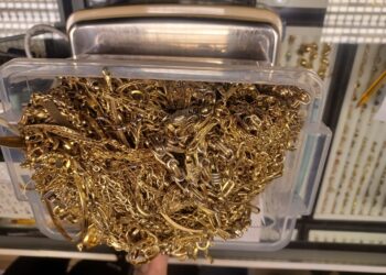 Lovitură dură ANAF! Aproape 70 de milioane lei confiscați din schimburi valutare ilegale și aur de milioane ridicat de la amanet