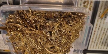 Lovitură dură ANAF! Aproape 70 de milioane lei confiscați din schimburi valutare ilegale și aur de milioane ridicat de la amanet