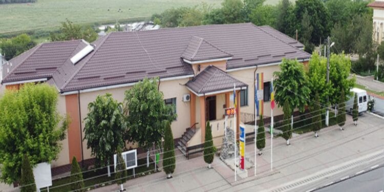 Primărie spartă în toiul nopții. Hoții au fugit cu 90.000 de lei după ce au tăiat seiful!