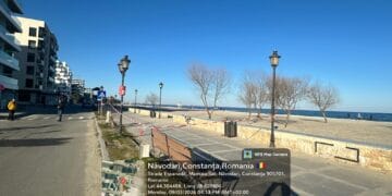 Pericol! Rezervor de gaz îngropat ilegal! Autoritățile au izolat zona după ce un utilaj a avariat rezervorul de 2.600 de litri