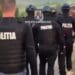Scandal violent! Polițiști atacați în timpul unei intervenții. S-a tras un foc de avertisment!