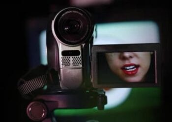 Polițistă verificată de Controlul Intern! Ar fi realizat conținut video pentru adulți pe internet!