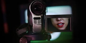 Polițistă verificată de Controlul Intern! Ar fi realizat conținut video pentru adulți pe internet!