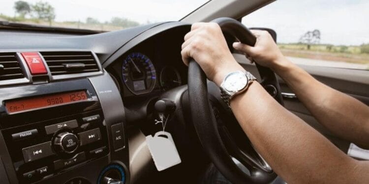 Controale în trafic la mașinile cu volan pe dreapta: sute de amenzi și zeci de permise reținute