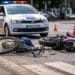 Accident! Biciclist și motociclist răniți după o traversare pe roșu