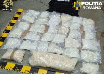 Captură uriașă de „cristal”! Traficant străin prins în flagrant cu zeci de kilograme de droguri!