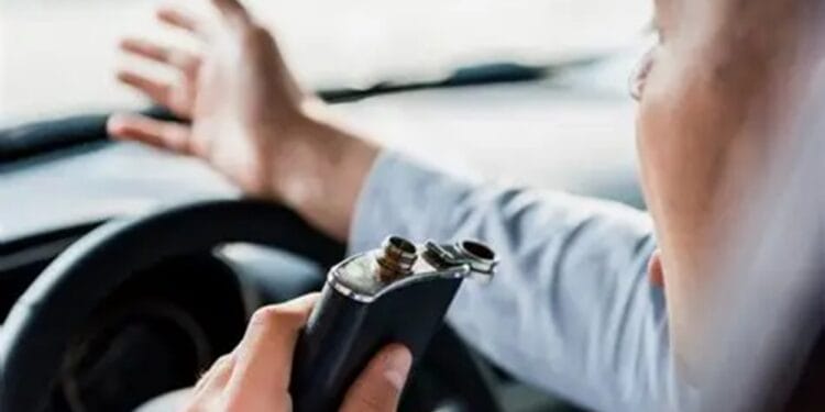 Autobuz răsturnat în curbă! Șofer beat, reținut după accident