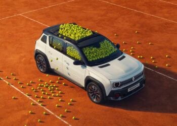 Renault readuce la viață un simbol: R4 Roland-Garros E-Tech electric, prezentat oficial înaintea lansării globale