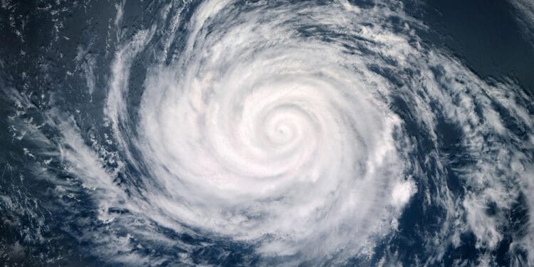 „Super-taifunul” Sinlaku amenință! Zeci de mii de oameni, în calea uneia dintre cele mai puternice furtuni ale anului