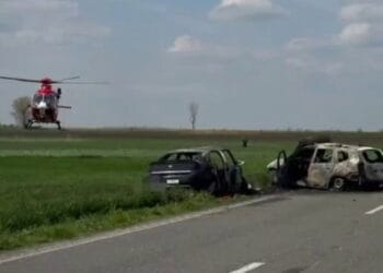 Tragedie pe șosea! O femeie de 72 de ani a murit după ce două mașini s-au izbit și au luat foc