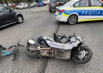Accident! Biciclist și motociclist răniți după o traversare pe roșu