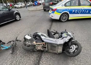 Accident! Biciclist și motociclist răniți după o traversare pe roșu