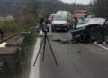 Impact devastator! Femeie însărcinată, resuscitată după un accident cumplit. Trafic rutier și feroviar paralizat