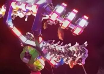 Carusel blocat la 5 metri de sol, cu copii atârnați cu capul în jos. Anchetă deschisă! 