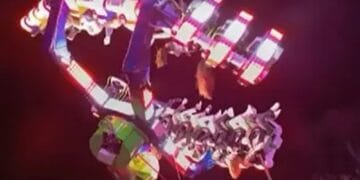 Carusel blocat la 5 metri de sol, cu copii atârnați cu capul în jos. Anchetă deschisă! 