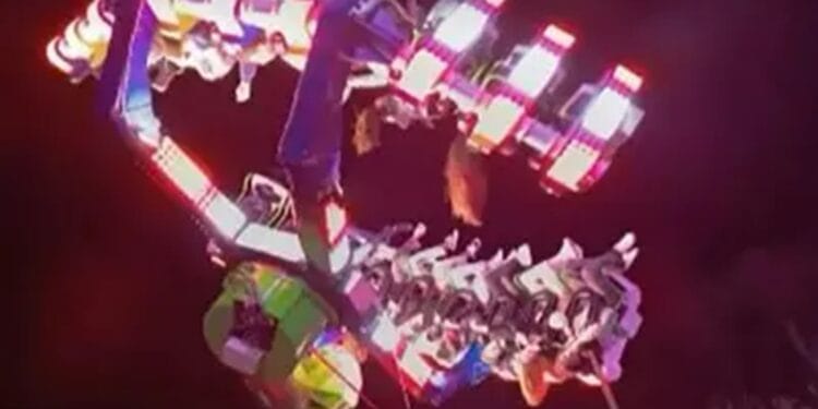 Carusel blocat la 5 metri de sol, cu copii atârnați cu capul în jos. Anchetă deschisă! 