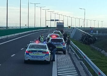 Oprire periculoasă! Accident fără victime. Șofer amendat!