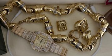 Doi bărbați arestați pentru trafic de droguri de mare risc! Sume importante de bani și substanțe interzise, ridicate de anchetatori!