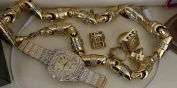 Doi bărbați arestați pentru trafic de droguri de mare risc! Sume importante de bani și substanțe interzise, ridicate de anchetatori!