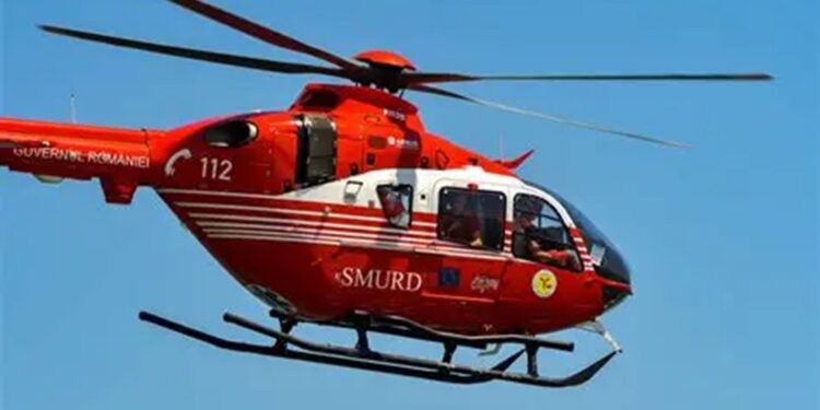 Intervenție contra-cronometru! Bărbat scos de sub un utilaj de foraj și preluat de elicopterul SMURD