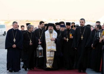 Lumina Sfântă a ajuns în România, în condiții speciale de securitate: miracolul de la Ierusalim, trăit și anul acesta de milioane de credincioși